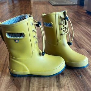 Bogs plush lined rain boot kids size 13